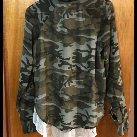 Guess Camouflage Blouse - Picture 2 of 4